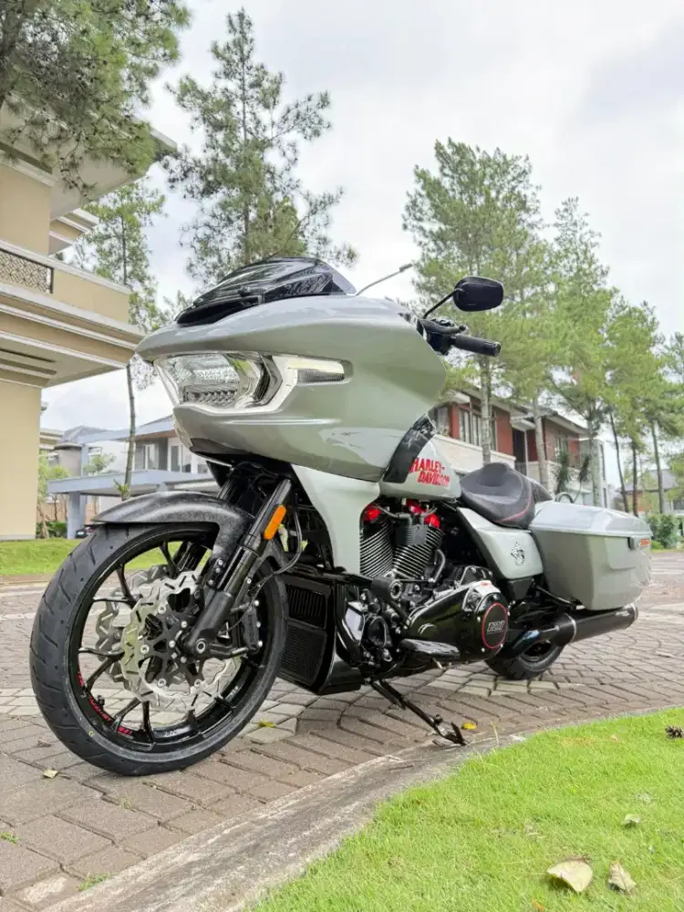 Harley davidson Road Glide CVO ST