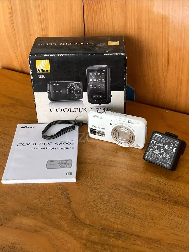 Nikon Coolpix S800c Digital Android Camera