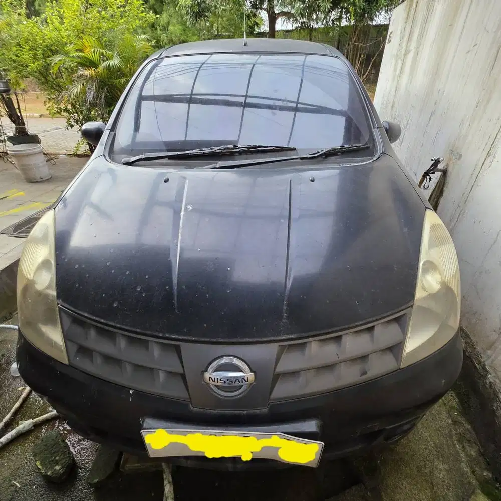 Grand Livina hitam 2007