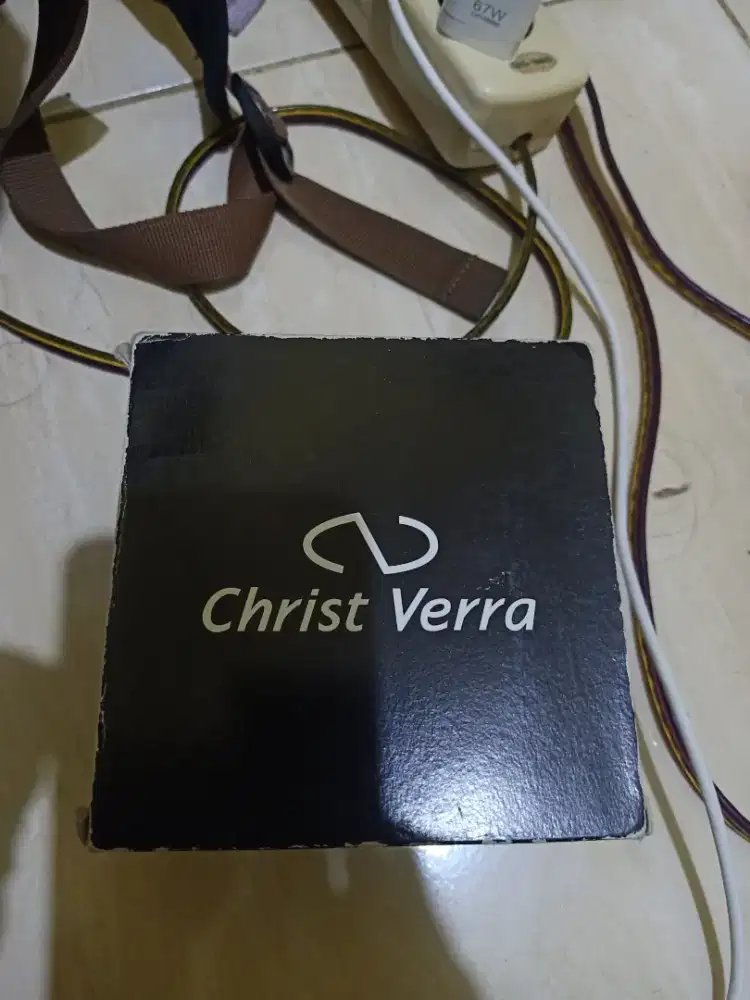 Di jual jam ga pernah di pake masih bagus