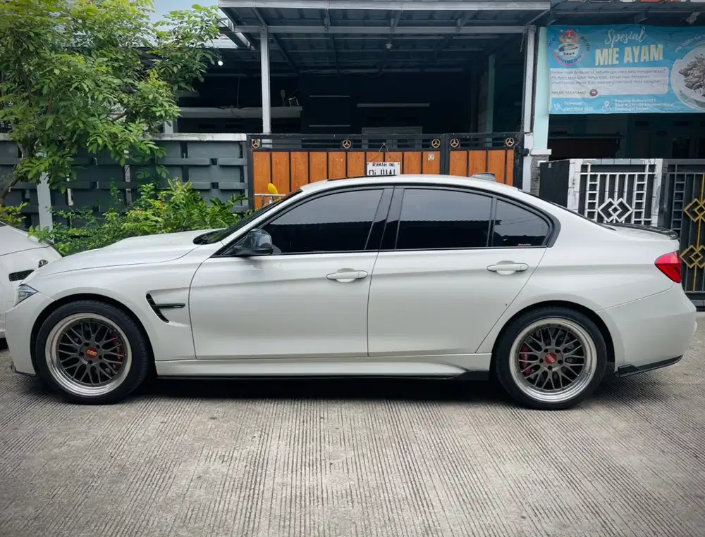 BMW 328i 2013 Bensin