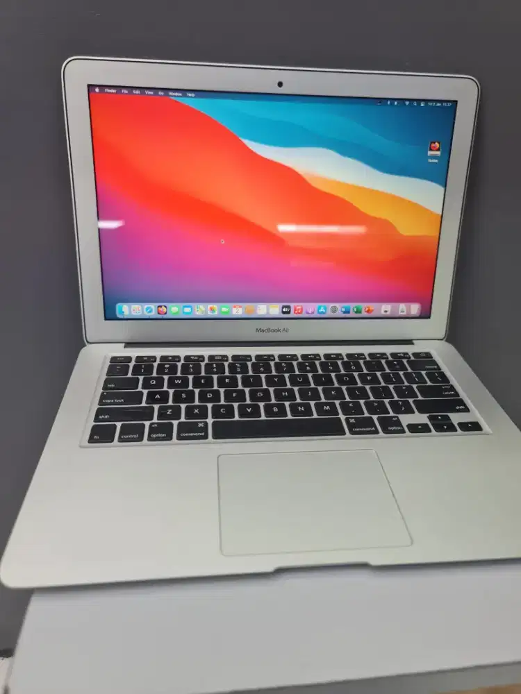 MackBook Air 2014 13inc Core i5 1,3GHz Ram 8GB SSD 128GB siap pakai