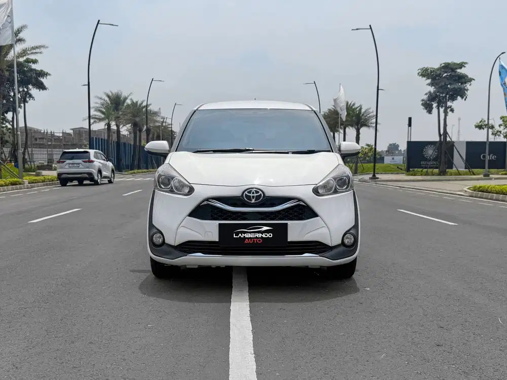 TOYOTA SIENTA 1.5 V 2019