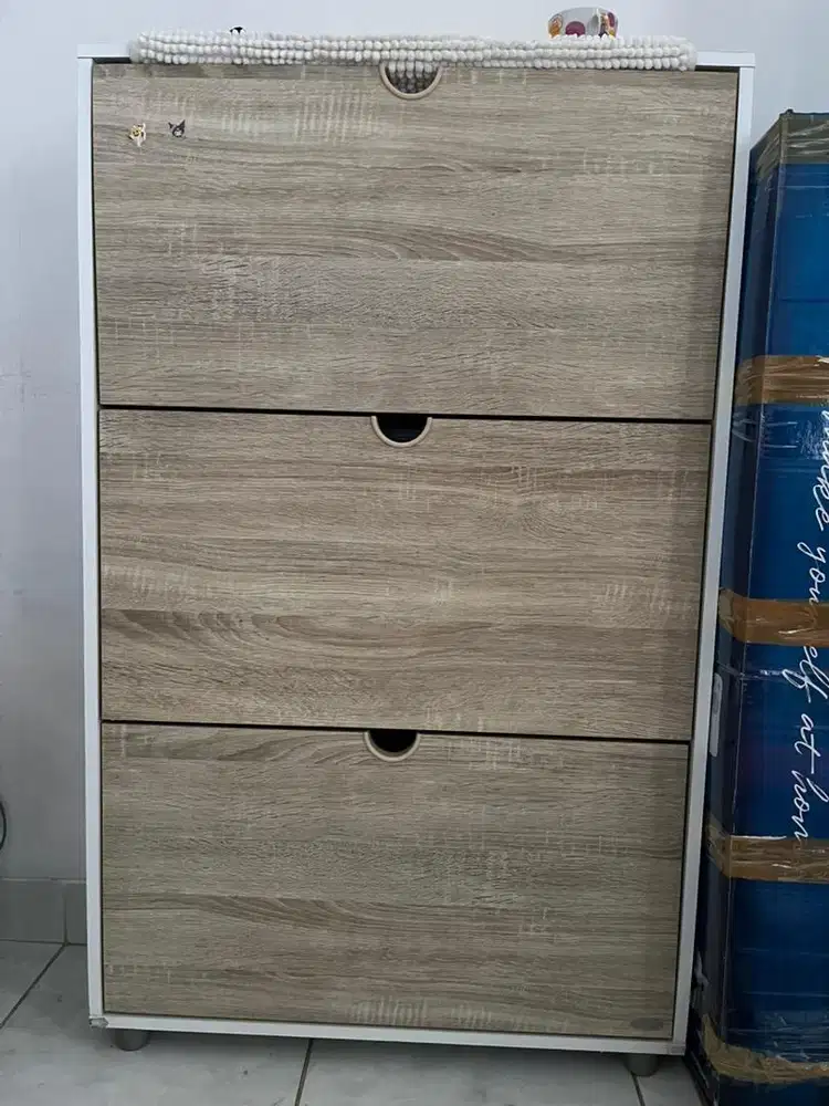 Kabinet sepatu ex informa