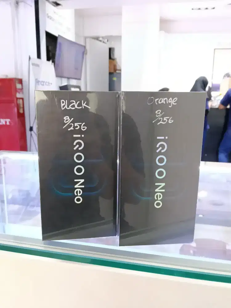 Iqoo Neo 10 5g 8/256 black & orange