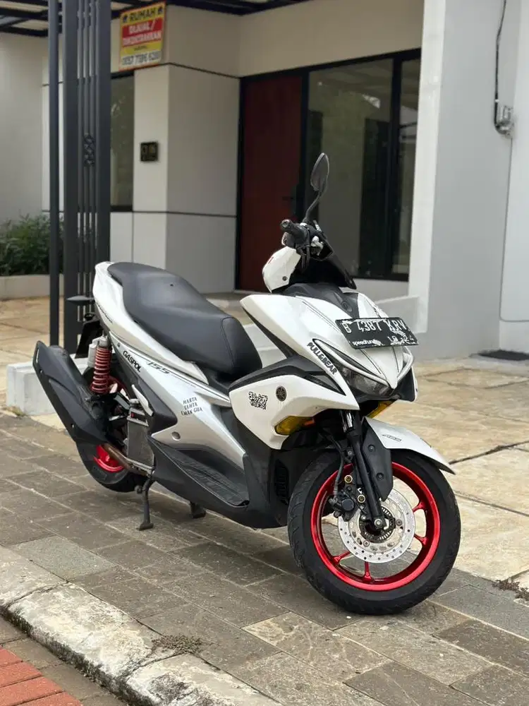 DIJUAL AEROX TYPE S KEYLESS TAHUN 2017 WARNA PUTIH