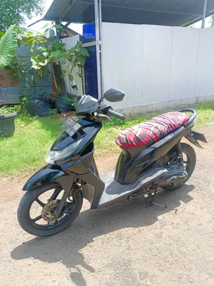 Dijual motor honda beat karbu th 2011