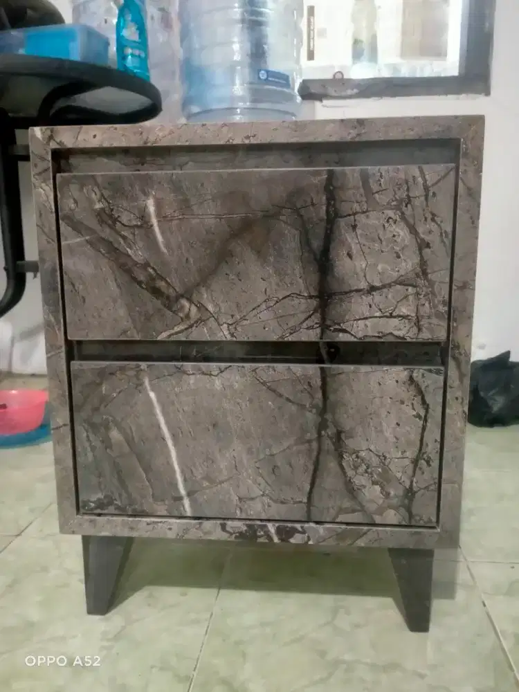 Meja laci ukuran 40x35x40