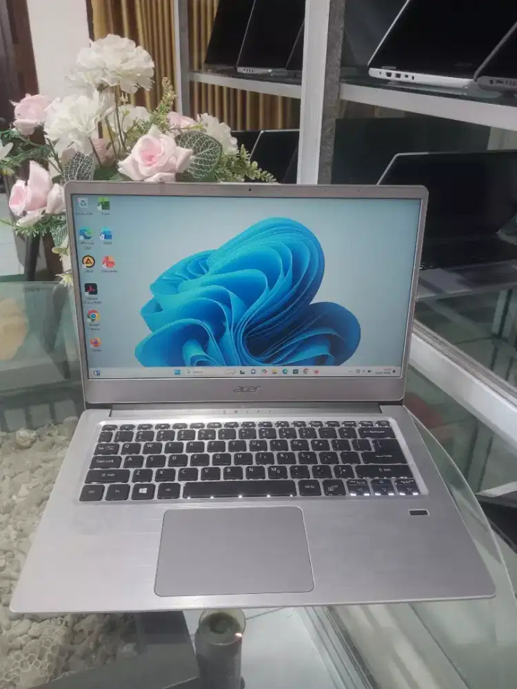 Laptop Acer SwiftSF14 Core I5-8250U Ram 8 Ssd 256 Hdd 1000 NvidiaMX150