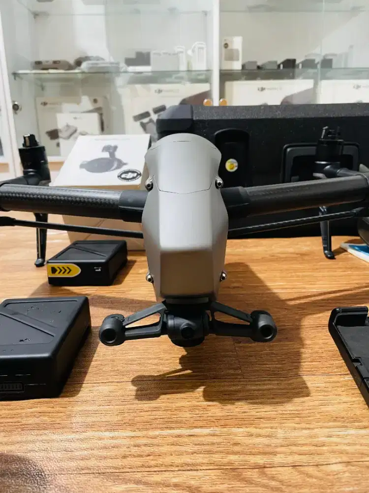 Dji inspire 2 with zenmuse x5s raw license + dji cendence controller