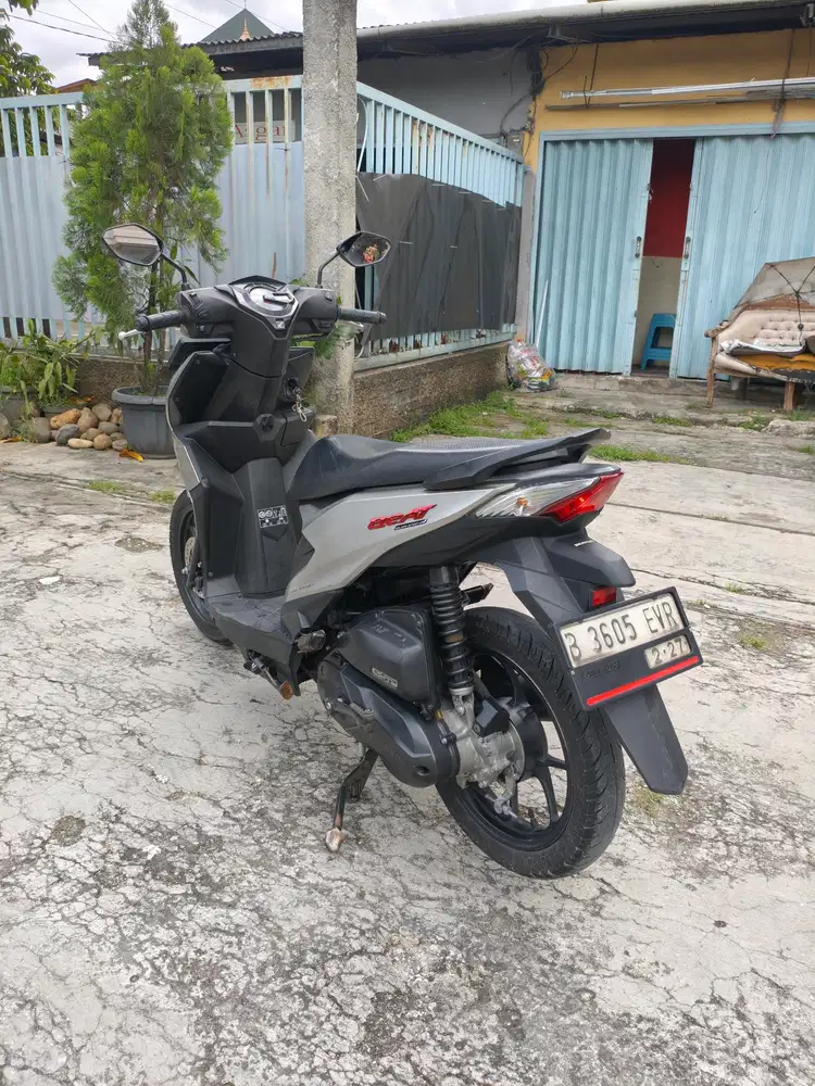 BEAT DELUXE 2022 silver MESIN STANDAR