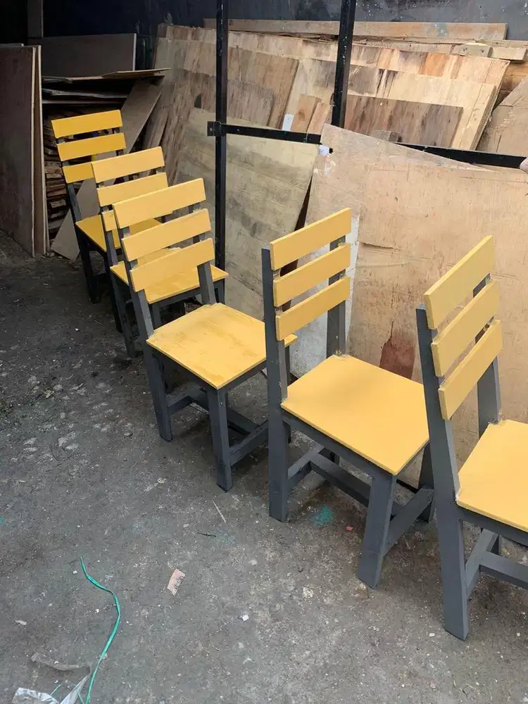 Obral kursi senderan kayu