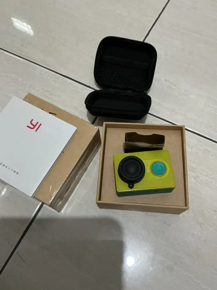 Xiaomi YI Camera NORMAL FREE BATERAI TONGSIS CASE