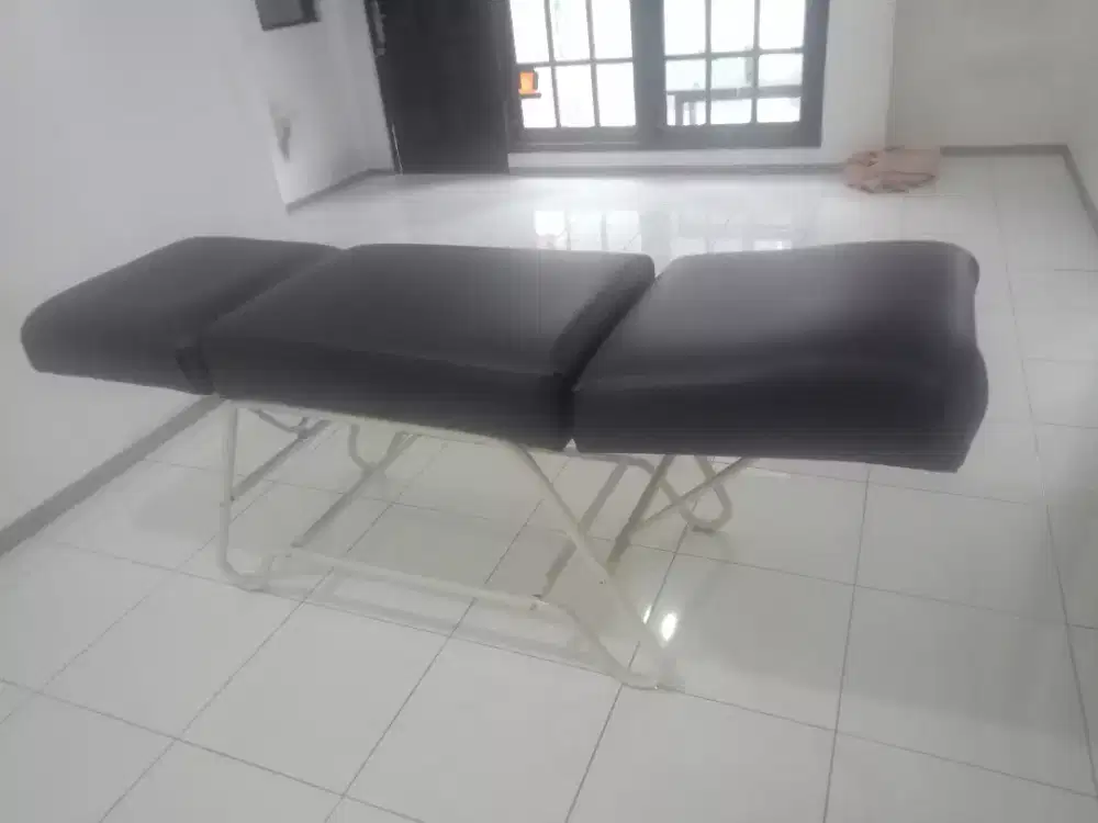 Facial bed untuk salon