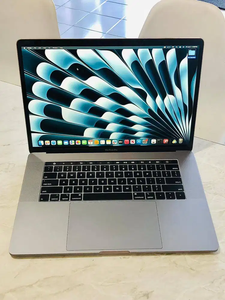 MacBook Pro 2018 Intel Core i9 Dual Graphics RAM 32GB SSD 1TB