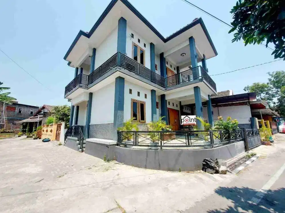 RUMAH Bagus Strategis dekat Ke Kawasan Manahan dan Pintu TOL Klodran, Sumber Banjarsari Solo Surakarta.