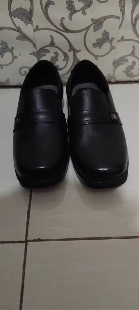 SEPATU PANTOFEL