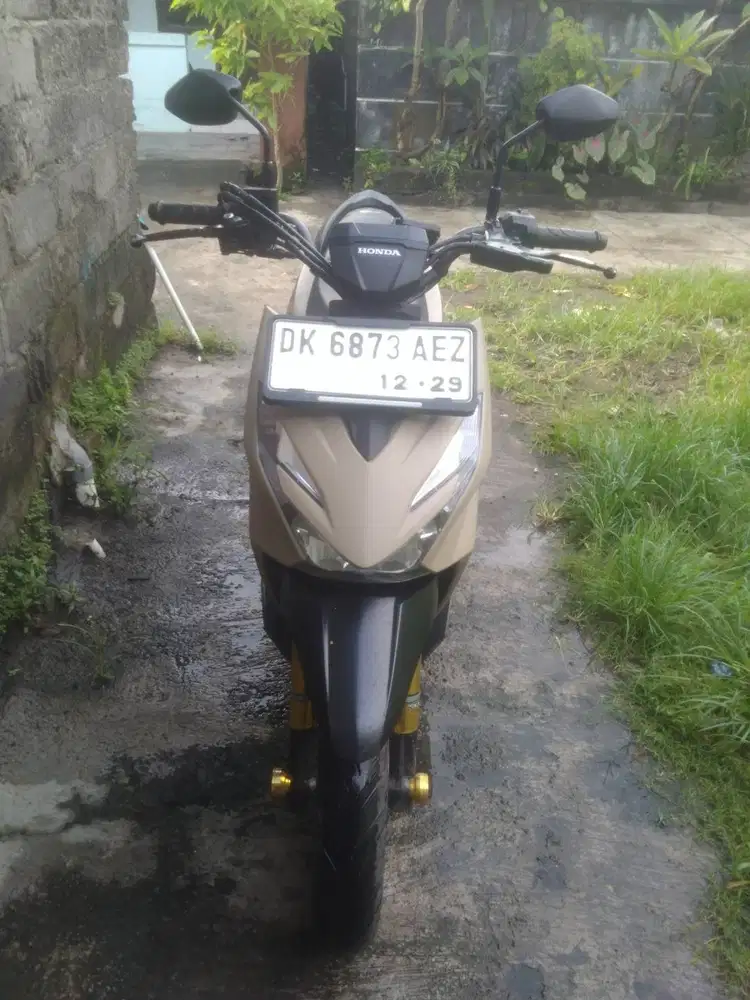 Honda beat street,,model metic, umur 1tahun, jenis warna cream