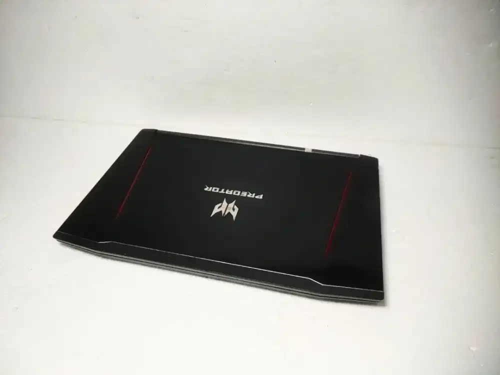 Acer predator helios  300 G3-571 core i7-7700HQ Ram 16GB ssd 256GB+1Tb