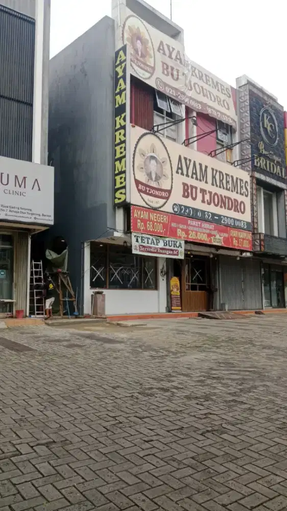 Lowongan Kerja Waiters , Pantry , Barista , Helper, Kasir & Kurir