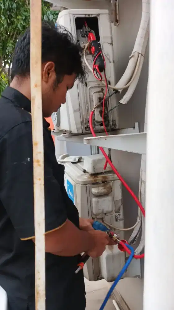 Jasa perbaikan AC dan perbaikan toren,instalasi listrik dll..