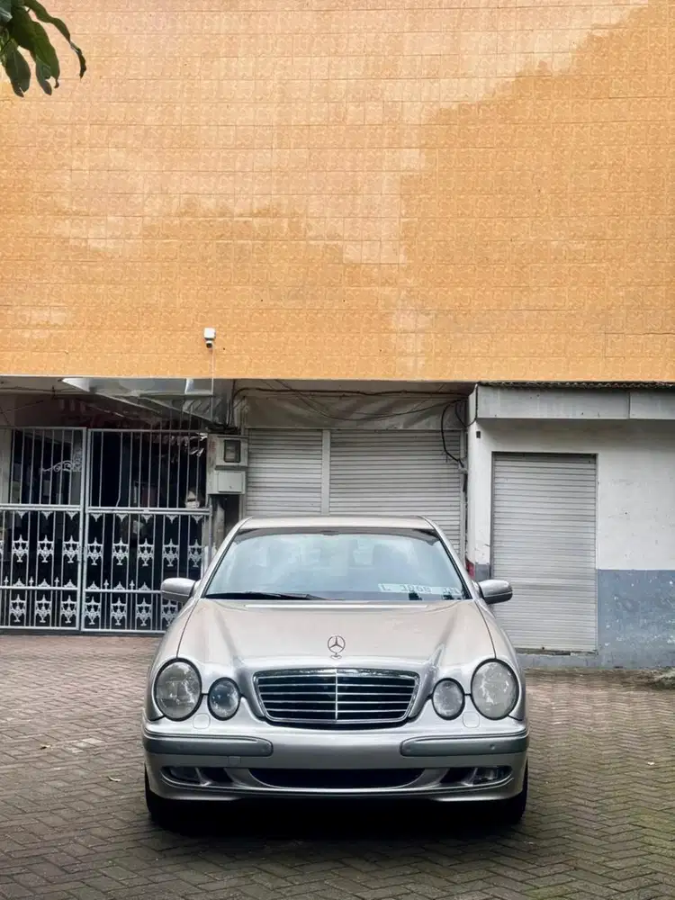 Mercedes-Benz E240 2001 Bensin