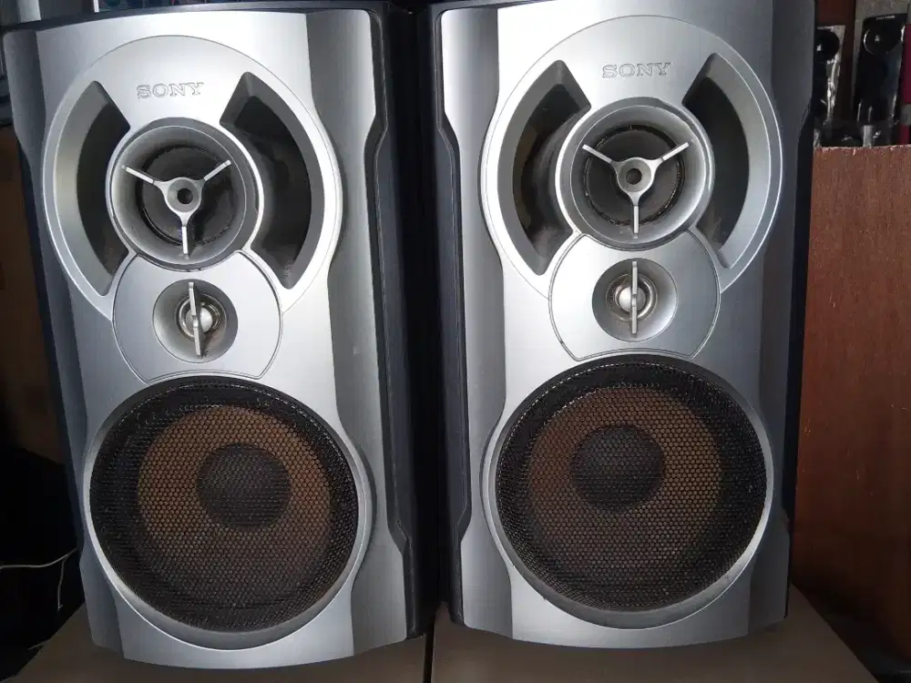 Sony speaker 2 way , 24 ohm, box utuh, mulus, merk Japan
