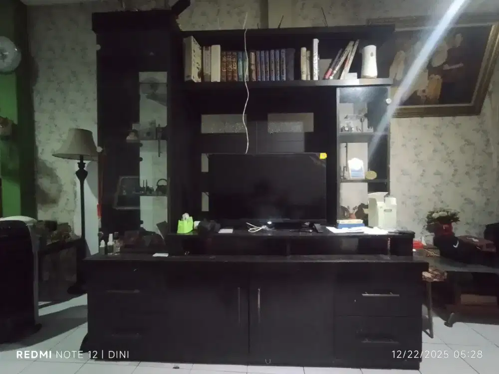 Lemari batasdua sisi