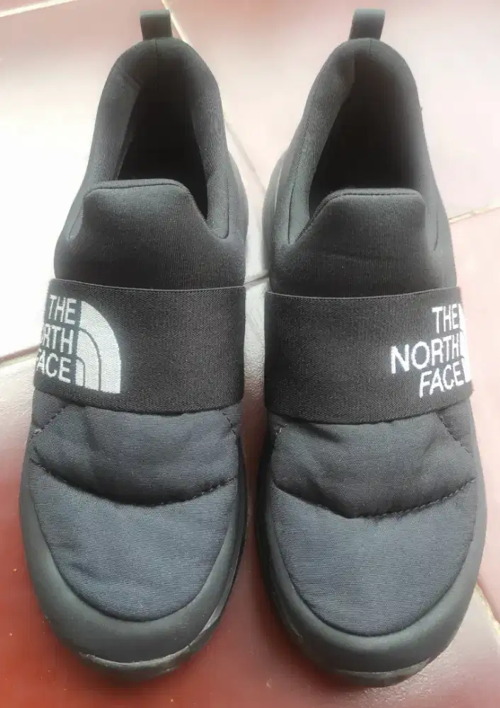 Sepatu TNF original made in Vietnam