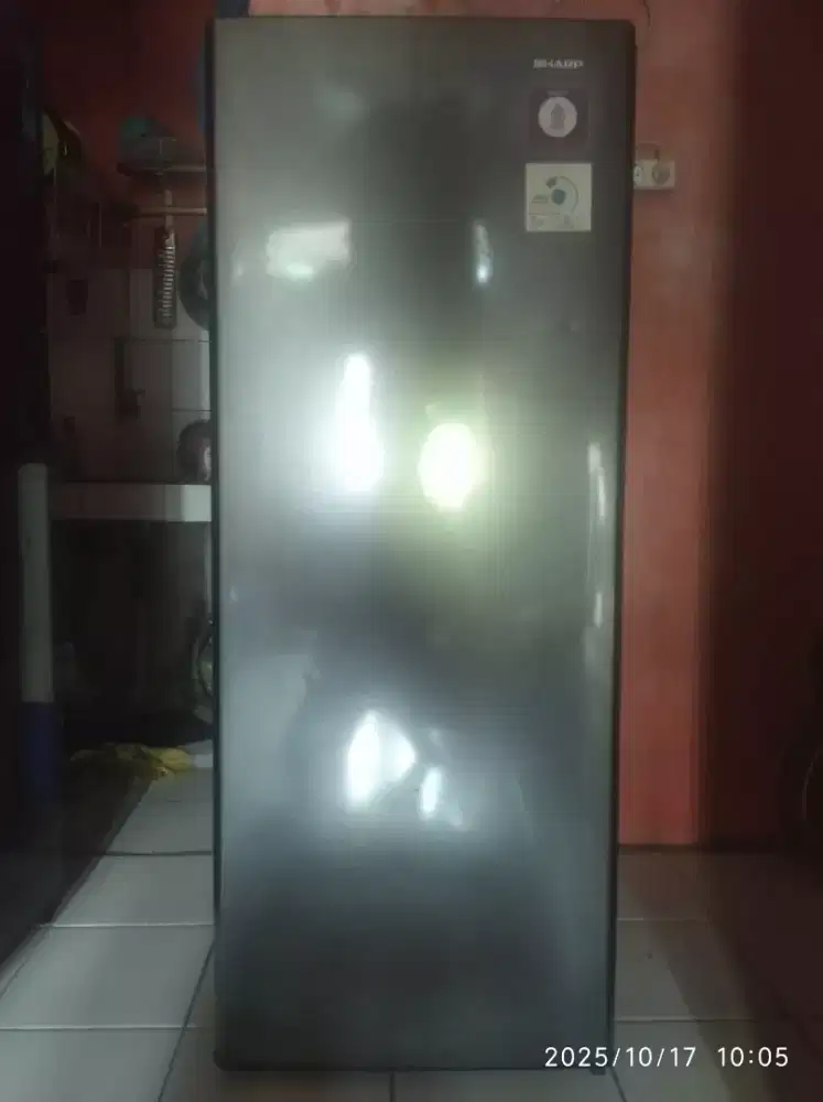 Freezer Es Batu Bekas Sharp FJ-M 198 – Kondisi Normal