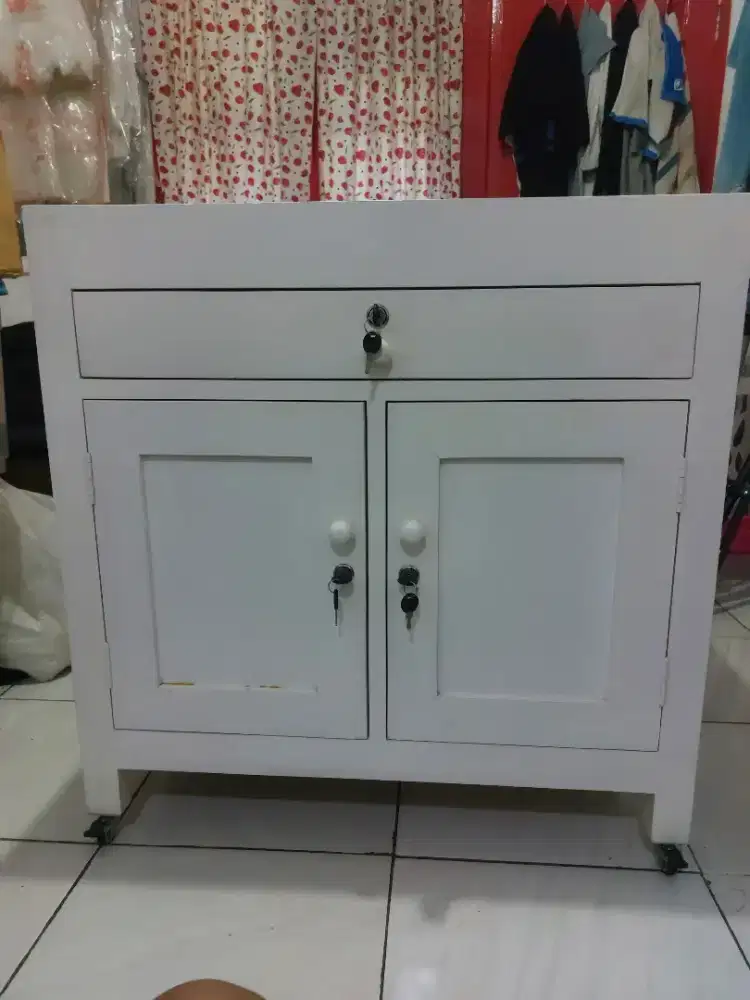 Lemari Baju Multi Fungsi