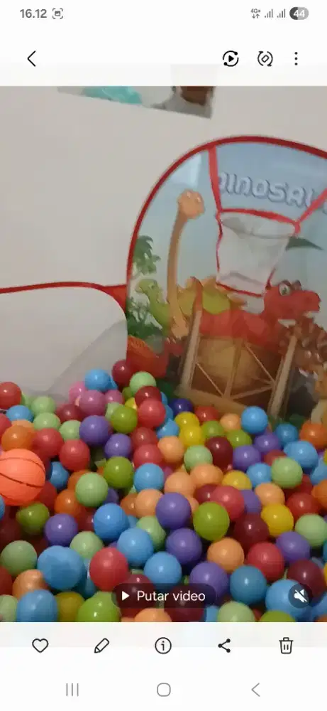 Mainan mandi bola anak