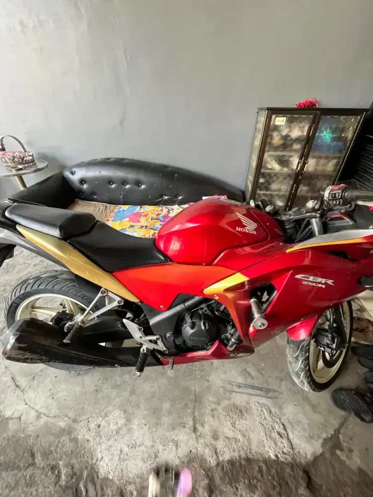 Jual CBR 250 tahun 2011 , 13jt nego