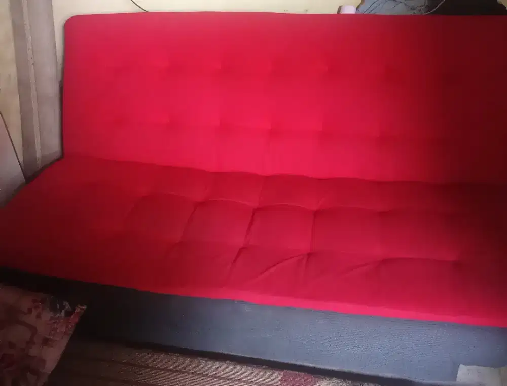 Sofa bad merah merona