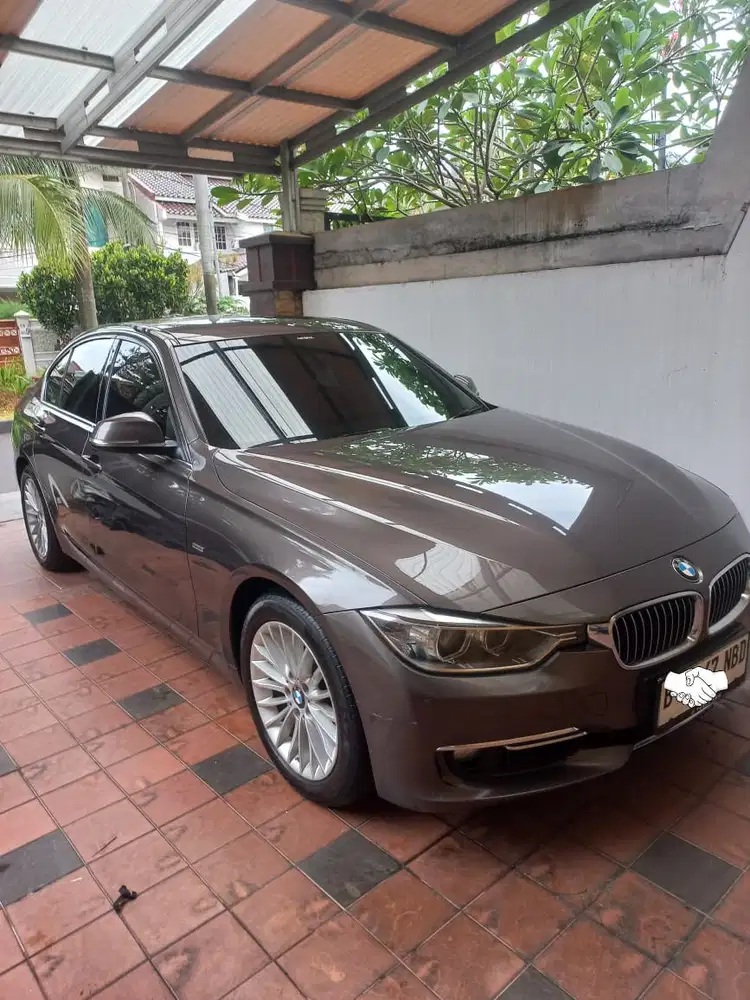 BMW 320i Luxury 2014