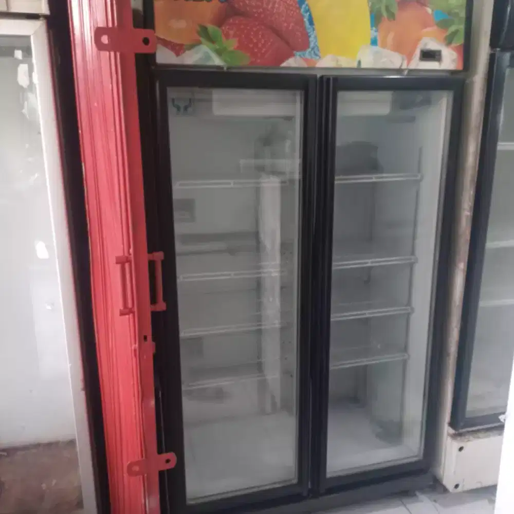 Showcase 2 pintu merk rsa