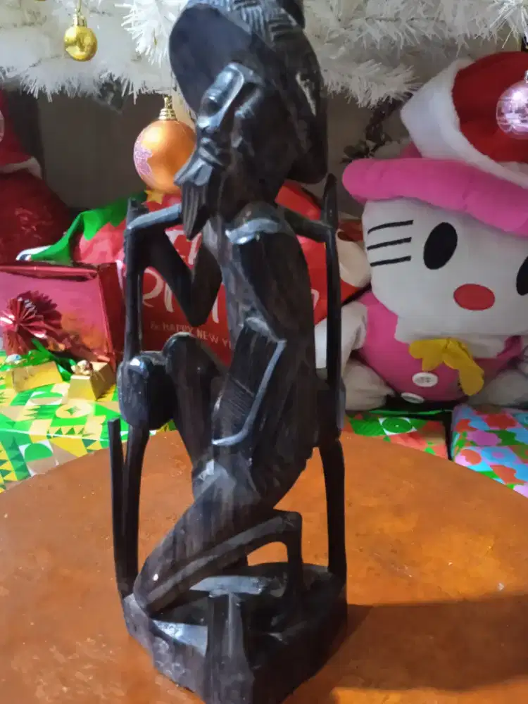 Patung petani dari kayu