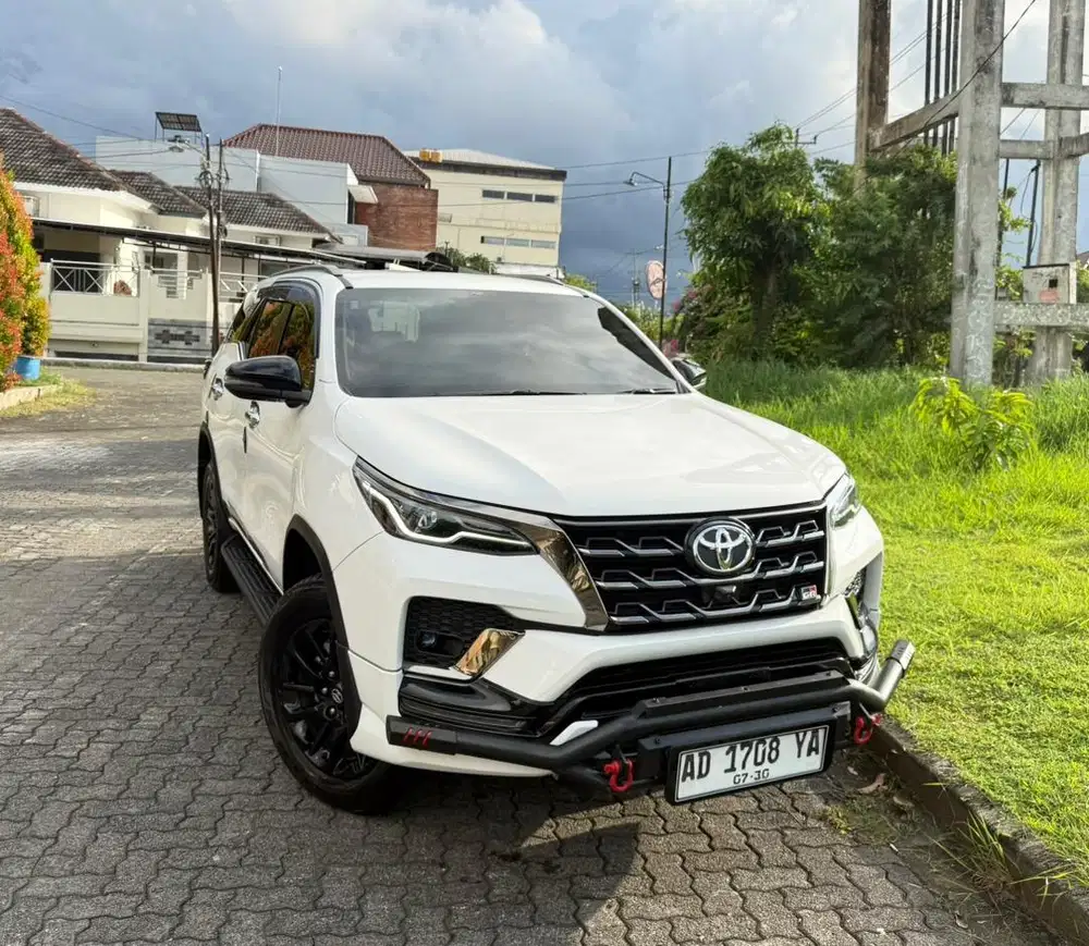 Fortuner 2.8 GR Sport 2023 LOW KM Super Istimewa Spt Baru !