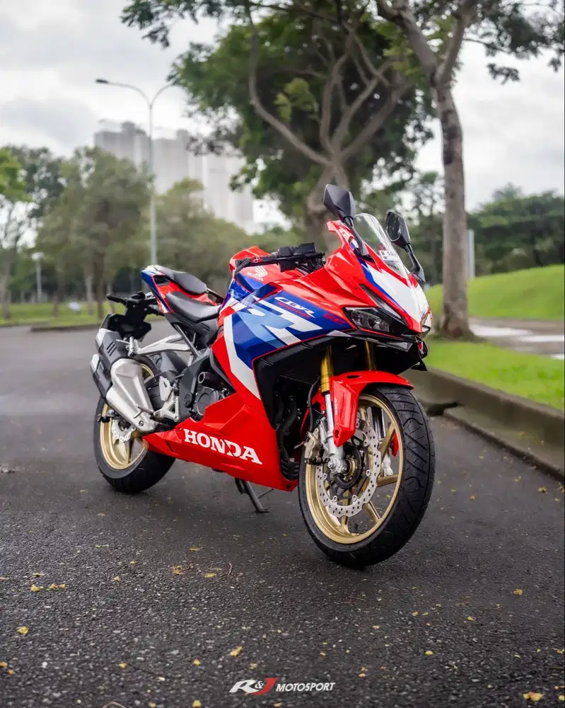 Honda CBR 250 RR CBR250 SP ABS QS Tahun 2023 Tricolor KM 900 perak