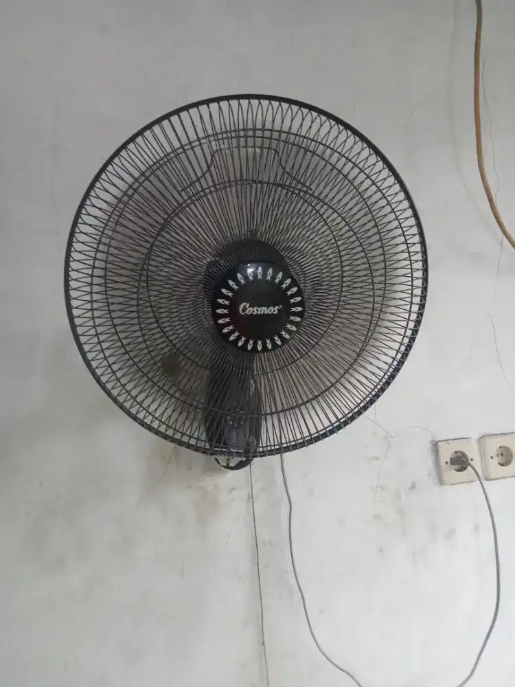 Kipas angin dinding cosmos 16 inch kenceng normal