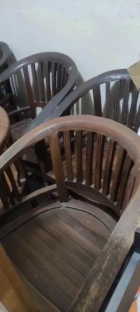 Furniture rumah tangga