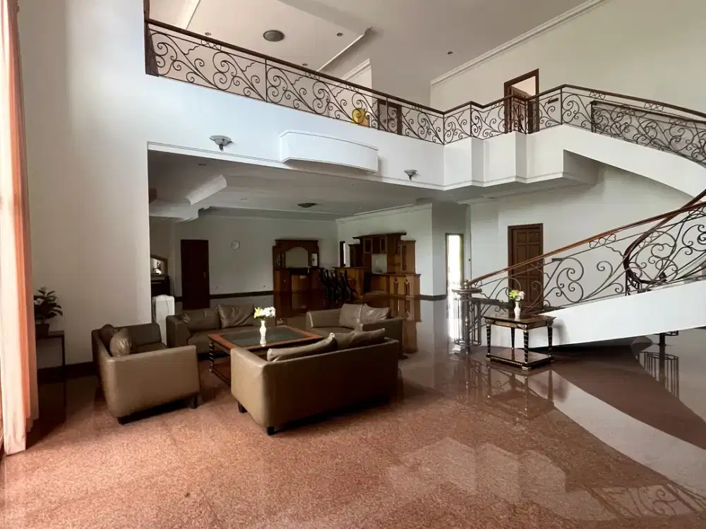 Dijual Rumah Luas Lux Plus Kolam Renang dalam Komplek dekat UPI Bandung