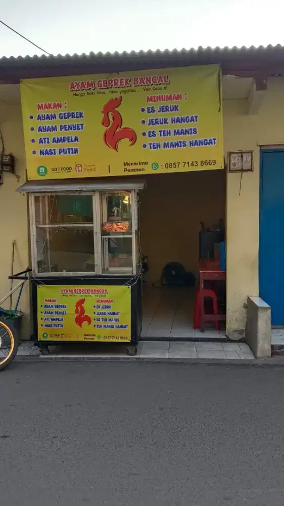 Gerobak bekas takoyaki atau bakso