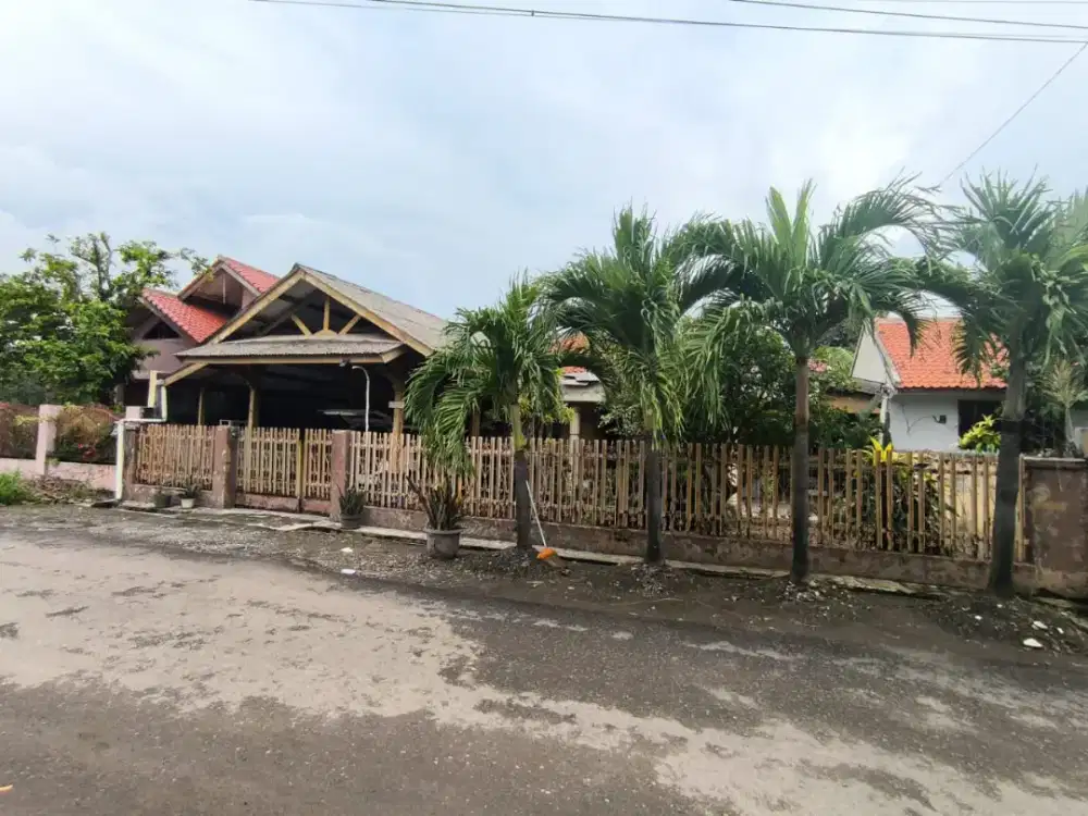 Rumah + Kost dijual di Guro II Karawang Barat, Lokasi Pusat Kota 952m2