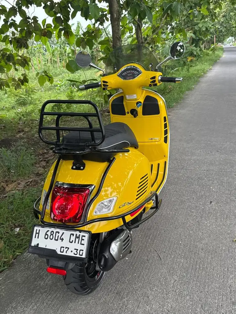 Vespa GTS 155 CC Yellow 2023 Pemakaian Awal 2024 KM 1000 an Original