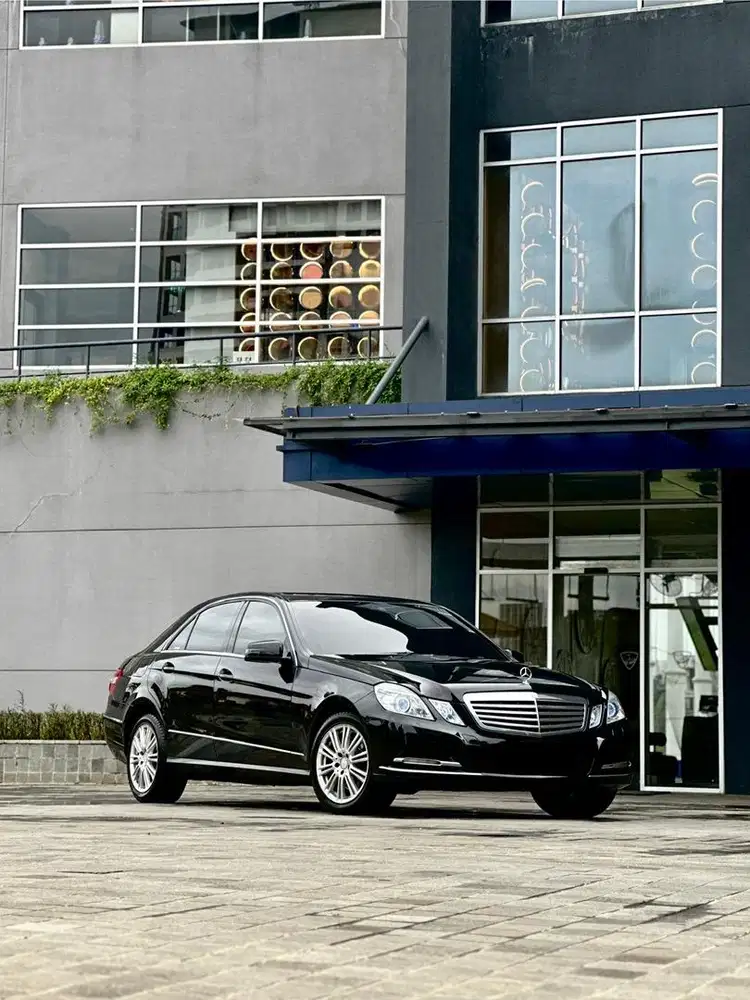 CASH Mercedes-Benz E300 Elegance 2010 Fresh Condition