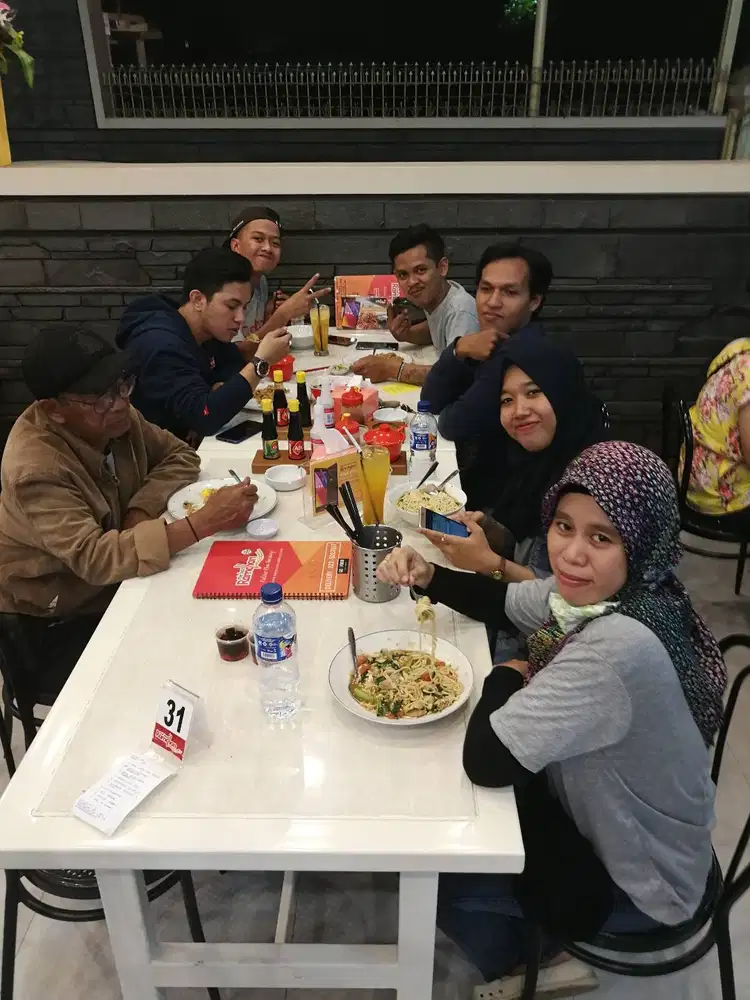 Serabutan di toko retail daerah Kopo