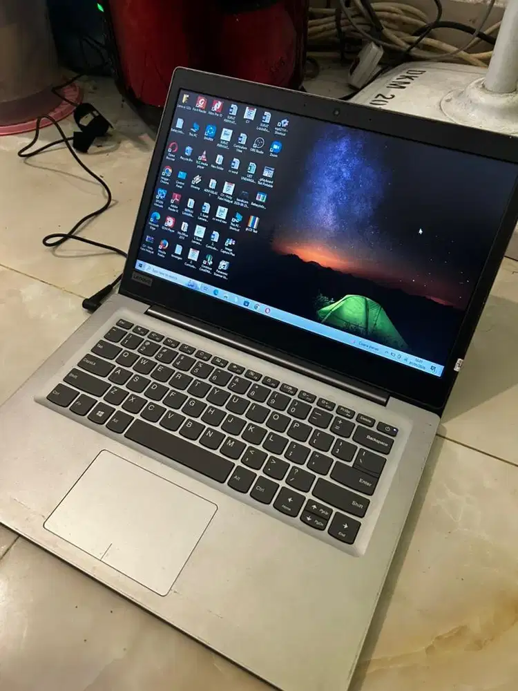 Laptop lenovo  120S 4 GB ram dan 128 SSD