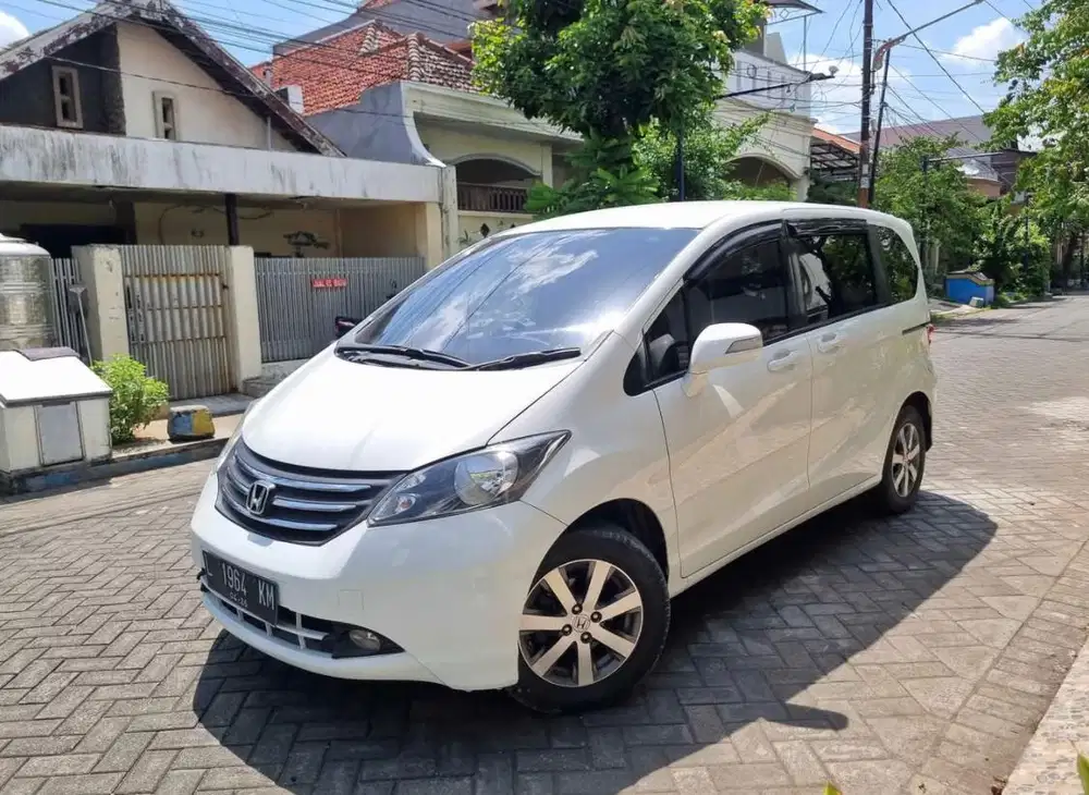 HONDA FREED 1.5 E PSD MATIC 2010 PUTIH SURABAYA