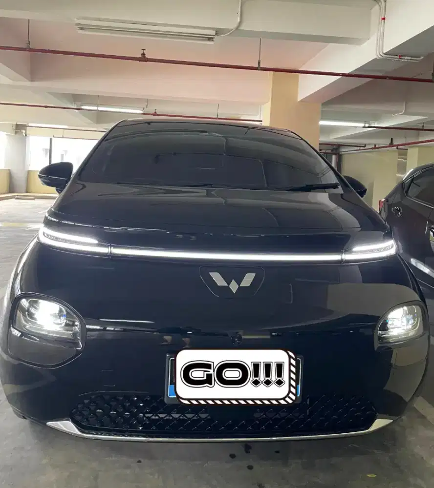 Wuling Cloud EV hitam 2024